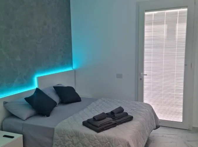 Lci Deluxe Bed & Breakfast 4*